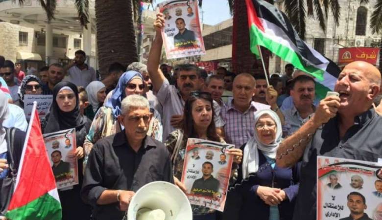 وقفة تضامنية مع الأسرى والشهداء المحتجزين في الخليل