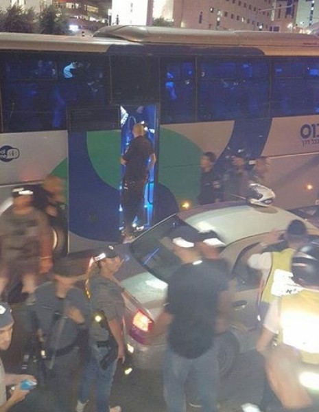 بالفيديو : اسرائيل تزعم .. فلسطيني حاول خطف سلاح جندي بالقدس تم اعدامه على الفور