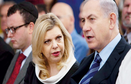 نتنياهـو وزوجـتـه فقـدا الخجـل مـنـذ زمــن..