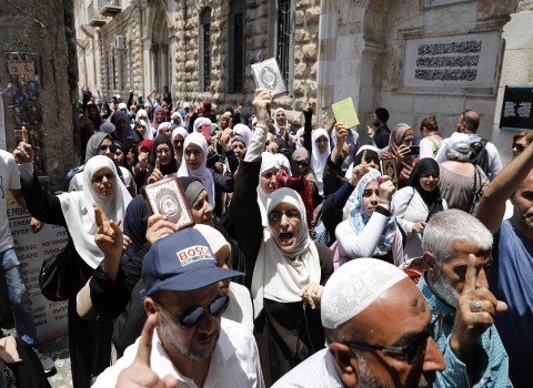 توتر يسود القدس القديمة إثر اعتراض الاحتلال لمرجعيات القدس الدينية