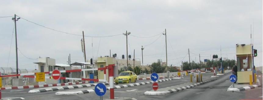 قوات الاحتلال تغلق حاجز الكونتينر بحجة وجود جسم مشبوه بالمكان