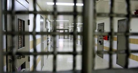 أسرى " ايشل" يطرقون على الأبواب تضامناً مع القيق