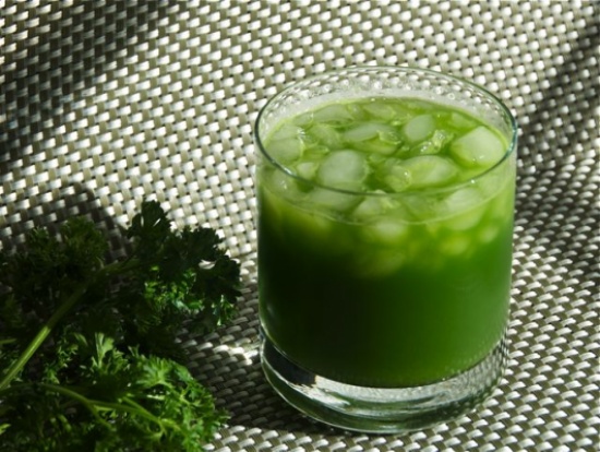 بالفيديو : أربعة ملاعق من هذا المشروب تخلّصكم من ارتفاع ضغط الدم