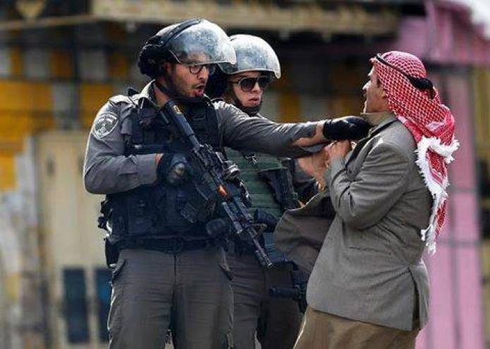 الاحتلال يعتقل وجهاء الخليل..!
