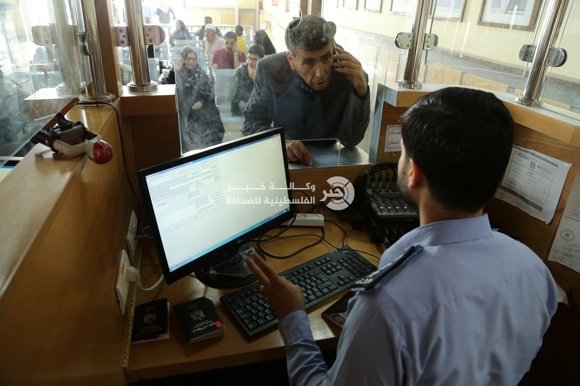 بالصور: بدء تجمع المسافرين للسفر عبر معبر رفح