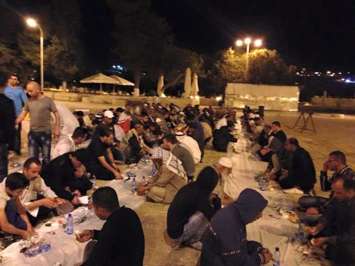الاحتلال يمنع إدخال وجبات السحور للمعتكفين في المسجد الأقصى