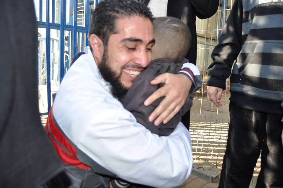 الاحتلال يفرج عن أسيرين من الخليل والقدس