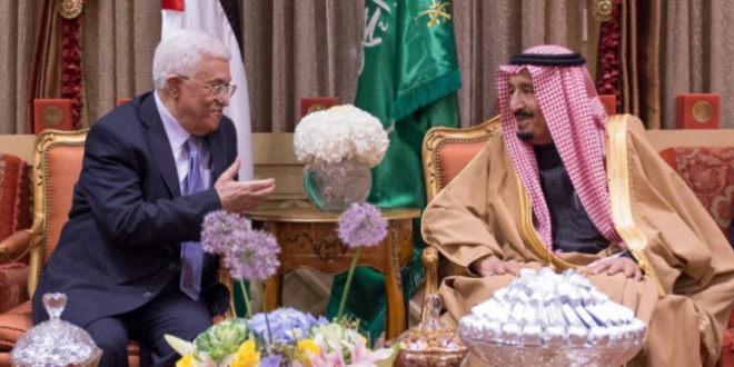 الرئيس عباس يهنئ خادم الحرمين الشريفين لاعتماد رؤية المملكة للتنمية