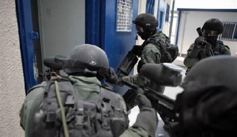 أسرى سجن "عوفر" يعلنون عن خطوات احتجاجية ضد إجراءات الاحتلال