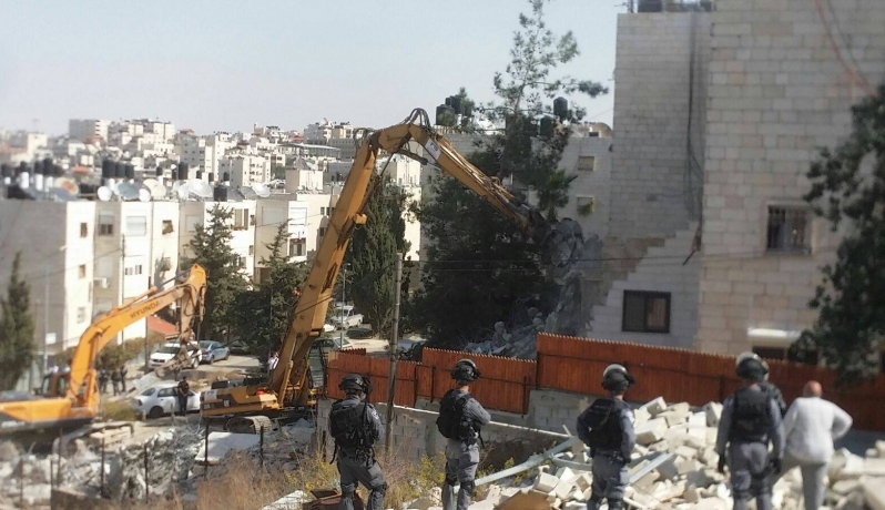 الاحتلال يفكك 7 منازل في جبل البابا شرق القدس