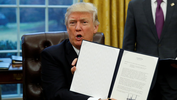 ترامب: الأمر بشأن اللاجئين ليس حظراً على المسلمين