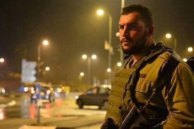 الاحتلال يتفاخر بجنديّه الذي قتل 3 فلسطينيين