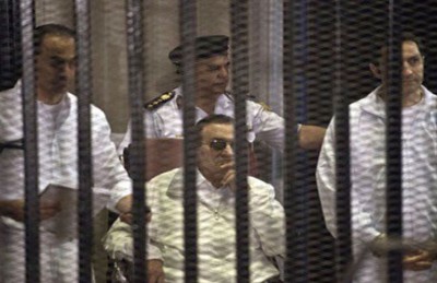 النطق بالحكم في إعادة محاكمة مبارك ونجليه بقضية “القصور الرئاسية” في 9 مايو