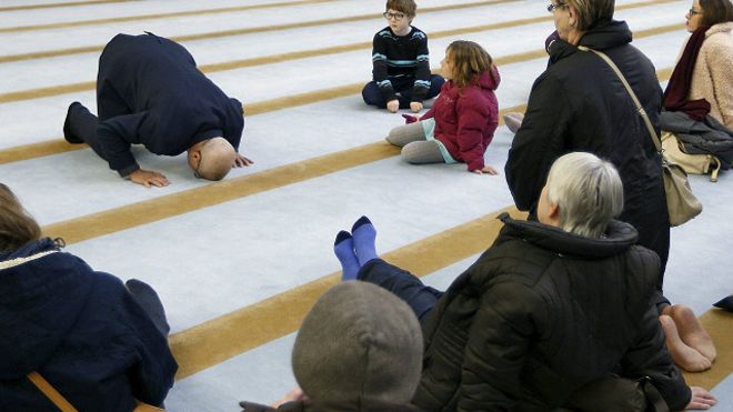 مسلموا فرنسا يفتحون "أبواب المساجد" لغير المسلمين في مبادرة أخوية