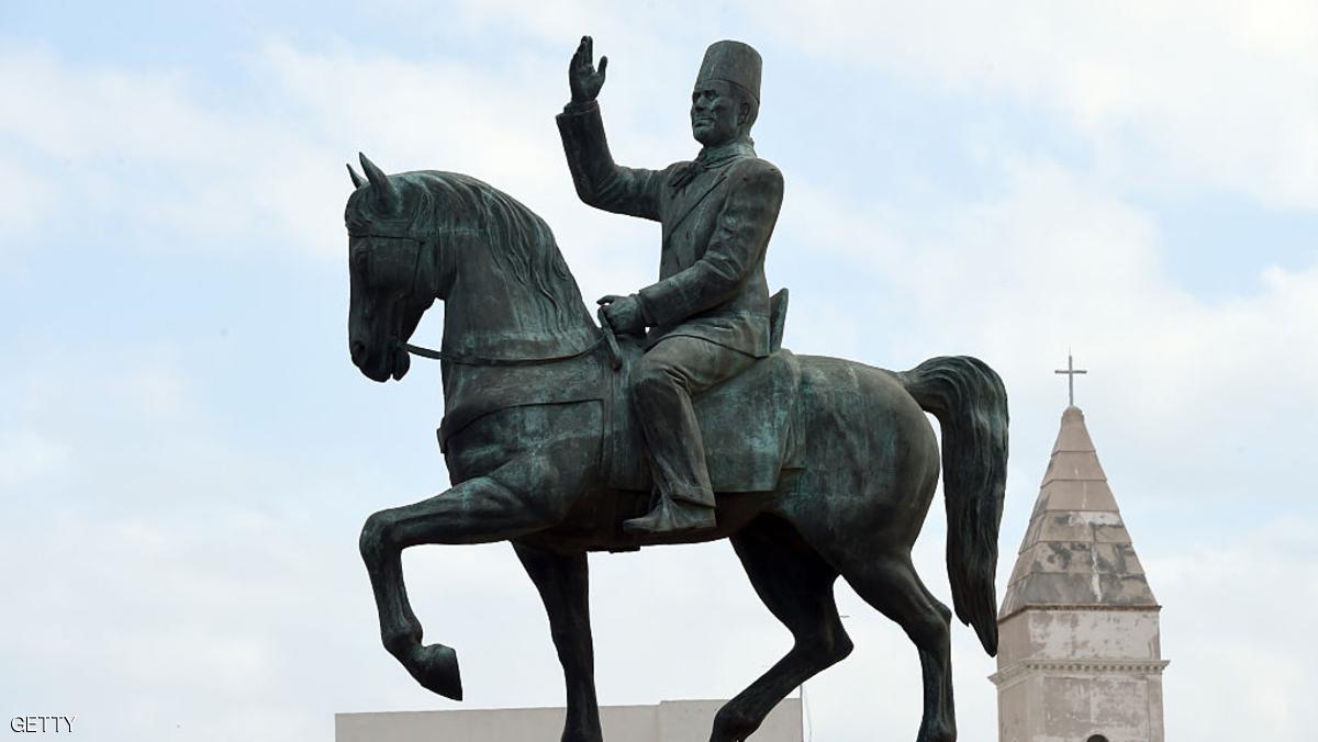 تونس تعيد تمثالا شهيرا للرئيس بورقيبة لمكانه