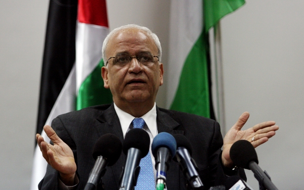 "عريقات" ينفي صحة وثيقة مسربة حول اجتماعه بالرئيس وماجد فرج