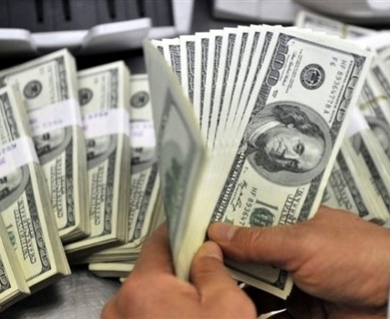 مصدر : الحكومة تقترض من البنك العربي 100 مليون دولار لدفع رواتب الموظفين