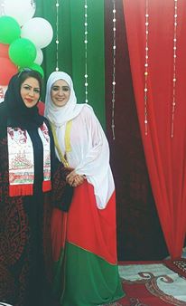 الفنانة العمانية حبيبة الصلطي و الفنانه العمانية شريفه الصابرية في احتفلات العيد الوطني العماني
