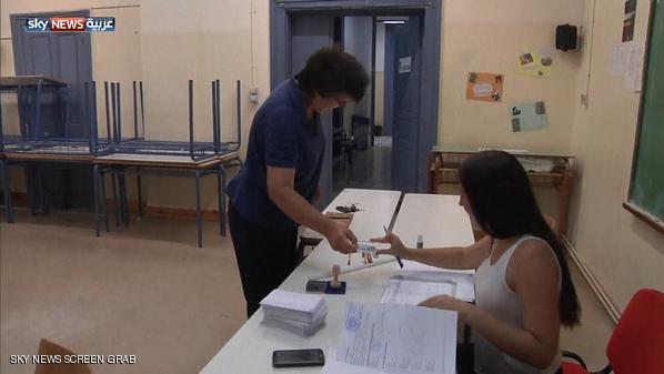 استطلاعات: اليونانيون صوتوا بـ"لا"