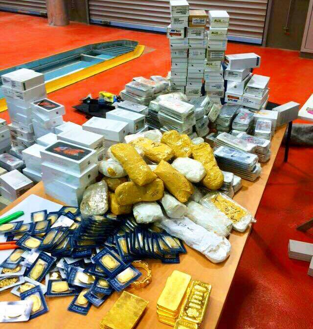 الجمارك الاسرائيلية تحبط عملية تهريب سبائك ذهب وهواتف نقالة في سيارة لدبلوماسي أردني