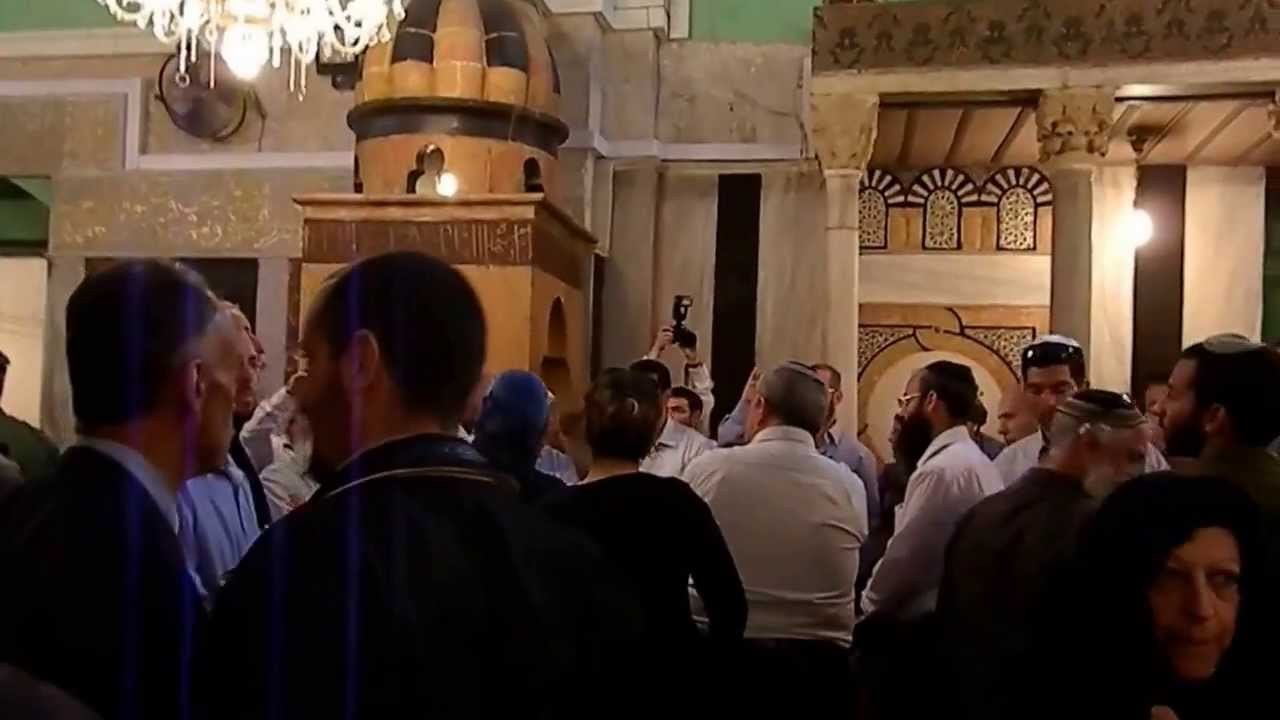 آلاف المستوطنين يستبيحون الحرم الإبراهيمي