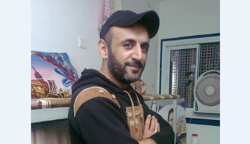 الأسرى ينعون الأسير محمد كرسوع بوفاة والده