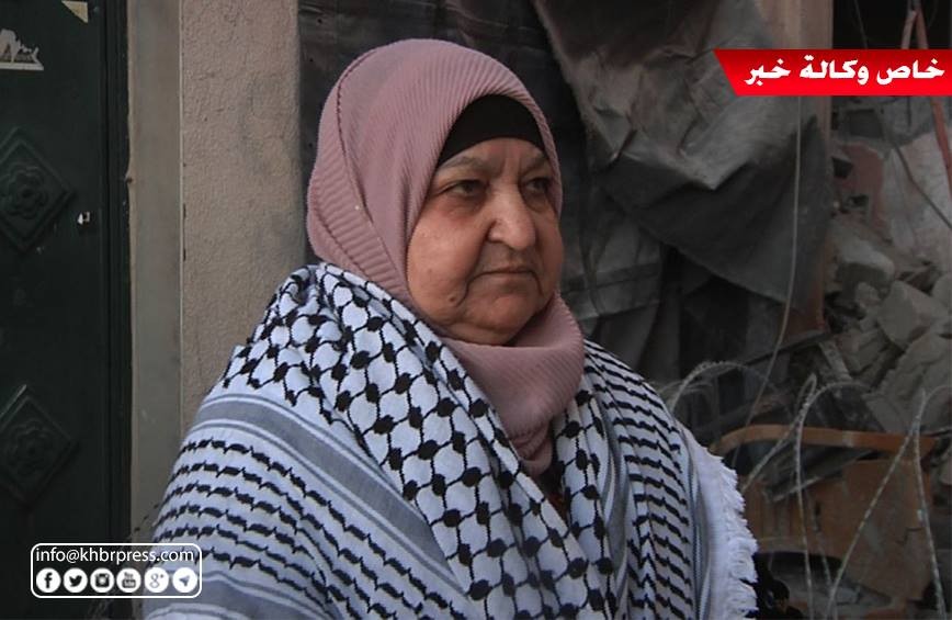 بالفيديو: أمّ ناصر تروي لـ"خبر" لحظة تفجير الاحتلال منزلها في مخيم الأمعري برام الله