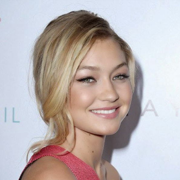 صور عارضة الأزياء فلسطينية أمريكية الجنسية