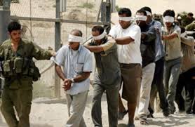 الاحتلال ينكل بأربعة أسرى خلال اعتقالهم