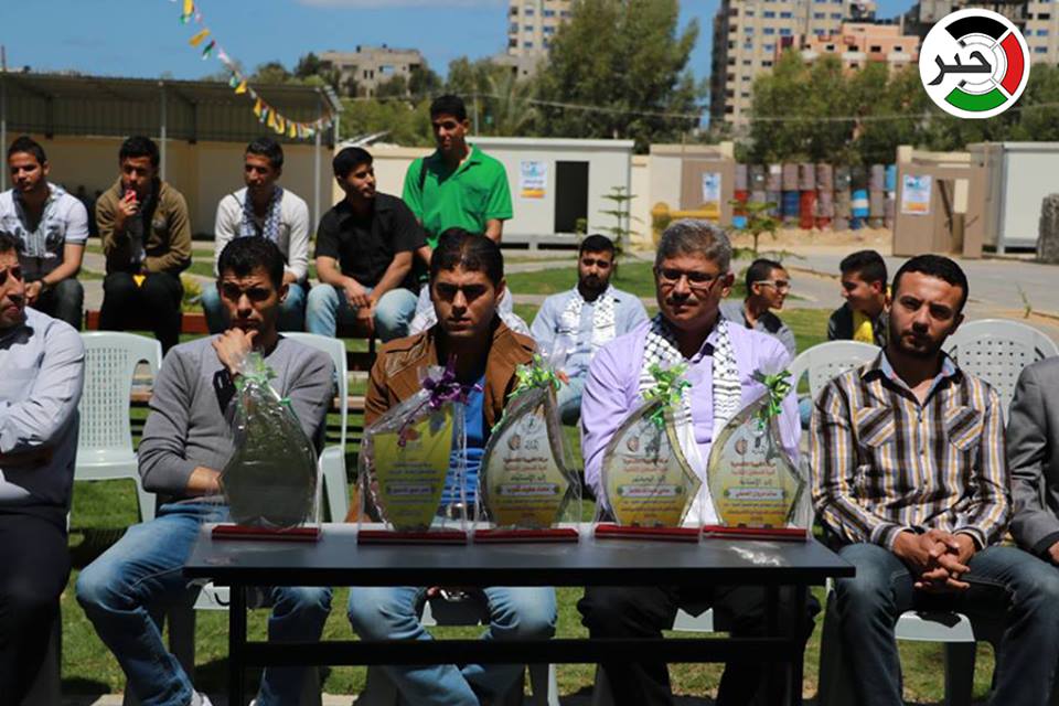 بالصور: حركة الشبيبة الطلابية تنظم وقفة تضامنية مع الأسرى في جامعه فلسطين التقنية
