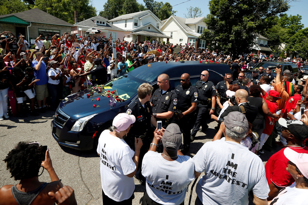 بالصور ..زعماء ومشاهير العالم في وداع أسطورة الملاكمة محمد علي