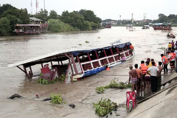 15 قتيلاً و11 مفقوداً في غرق سفينة تقل حجاجاً من تايلاند
