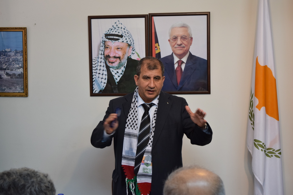 توزيع منحة الرئيس على اللاجئين الفلسطينيين بقبرص