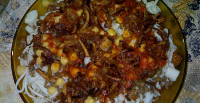 طريقه عمل الكشري المصري بالصلصة والدقة