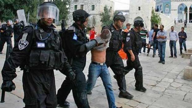 سلطات الاحتلال تعتقل عدد من المرابطين في المسجد الأقصى
