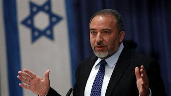 ليبرمان: سندرس تقديم تصاريح عمل لعمال غزة داخل أراضي الـ48