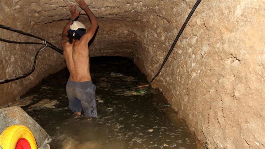 السلطات المصرية تدمر نفقين على الحدود مع غزة