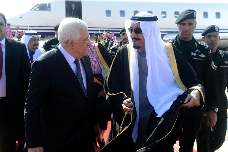 خادم الحرمين يؤكد للرئيس على استمرار دعم السعودية للقضية الفلسطينية
