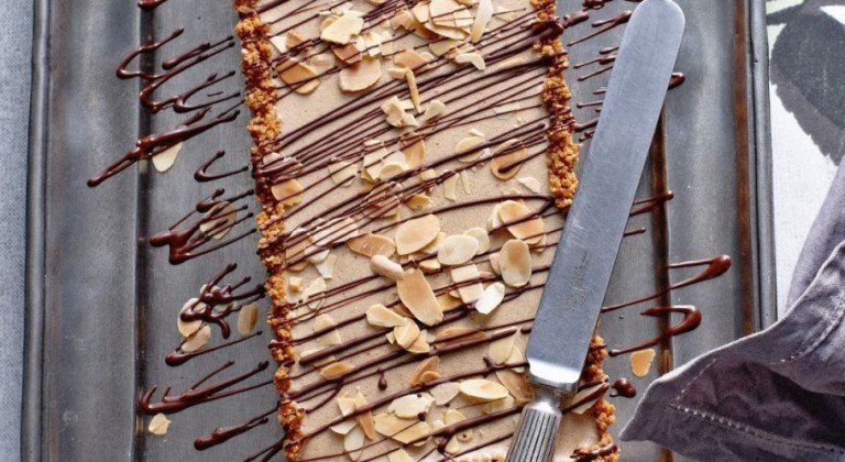 تارت بالبسكويت والشوكولاتة واللوز