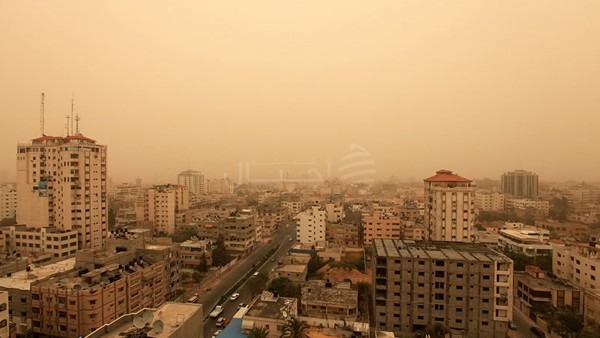 أجواء خماسينية مغبرة وحارة اليوم