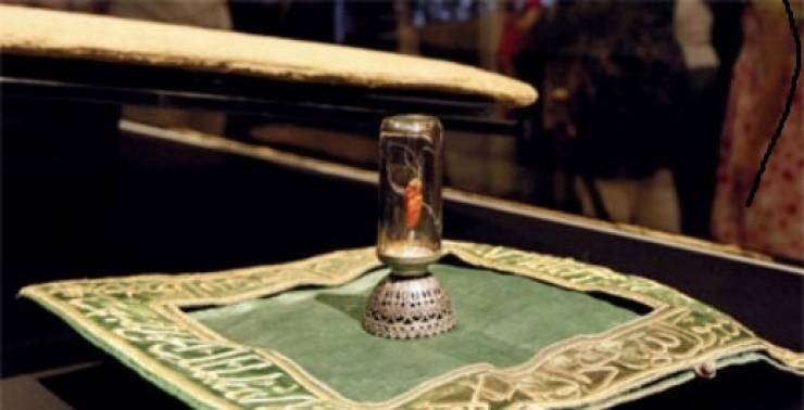 فيديو: من أثار الرسول في متحف بتركيا