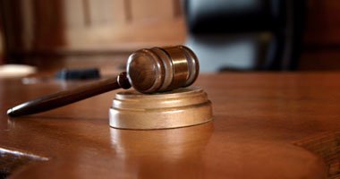 محكمة إيرانية تقرر إلقاء ماء نار على عين شخص أفقد آخر بصره