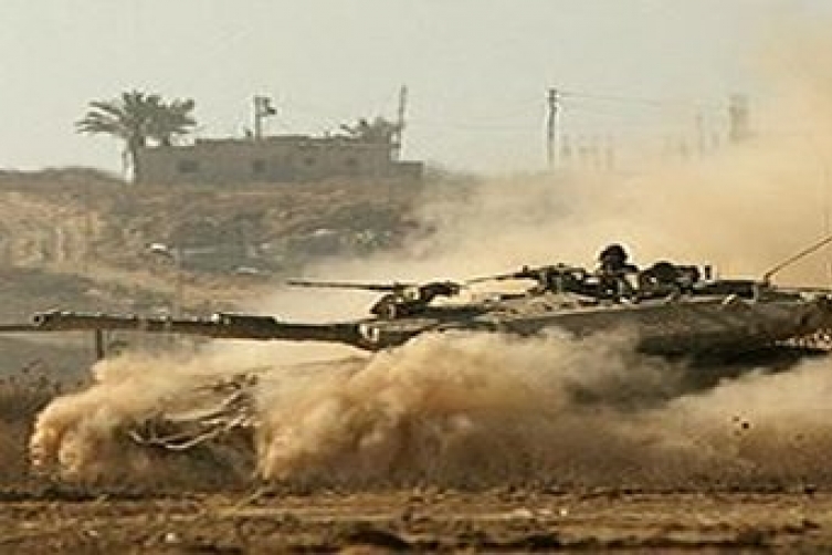 آليات الاحتلال تطلق النار على المزارعين شرق ووسط القطاع