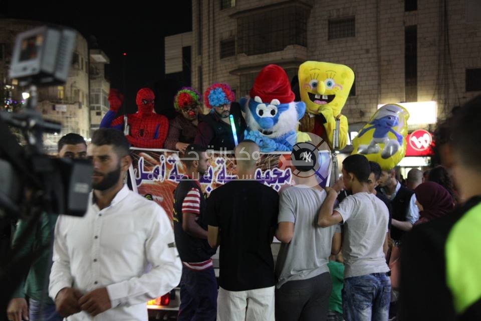عدسة وكالة "خبر" ترصد استعدادات المواطنين لاستقبال عيد الأضحى في رام الله