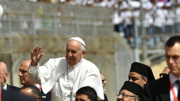 بحضور 30 ألفاً.. بابا الفاتيكان يقيم قداساً في مصر