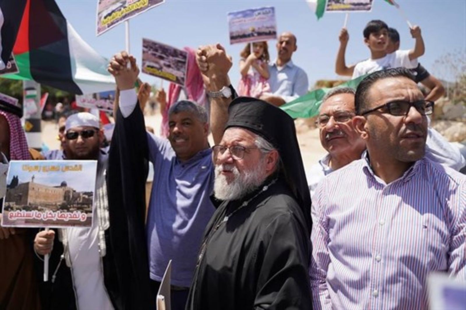 "انقذوا الخان الأحمر"