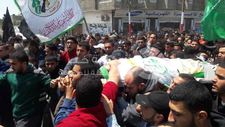 بالصور: جماهير رفح تشيع جثمان الشهيد عبدالله الشمالي