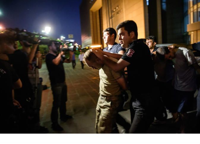 تركيا تعزل 540 جندياً بالقوات البحرية والجوية