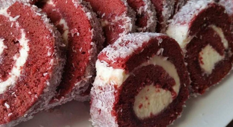 سويسرول بمربى الفراولة