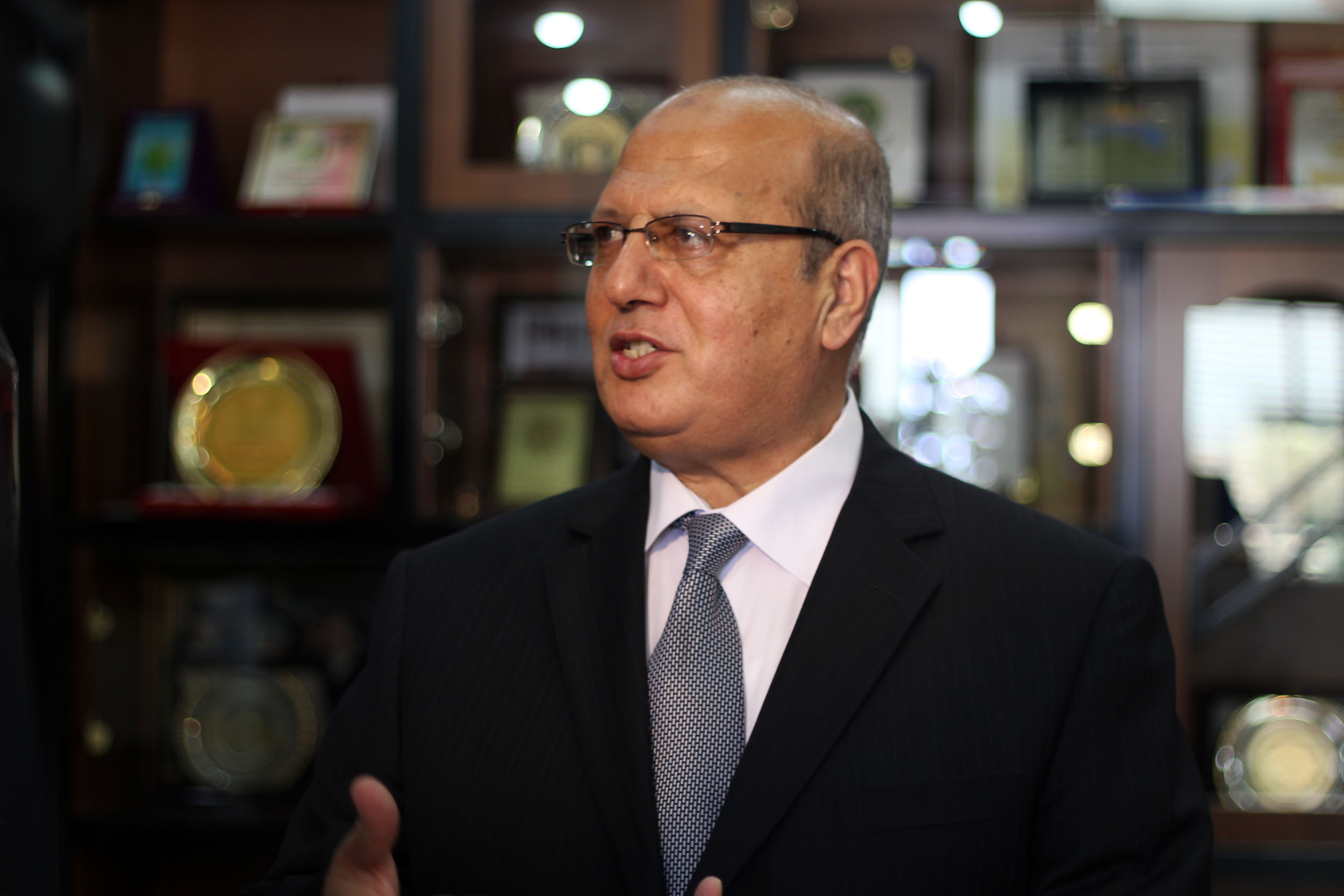 الخضري يدعو لإطلاق سراح الطفل المريض خالد الشيخ